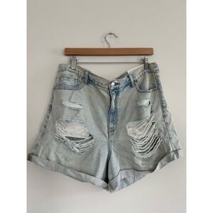 NWT American Eagle High Rise Denim Mom Short Size 16 Light Wash Distressed